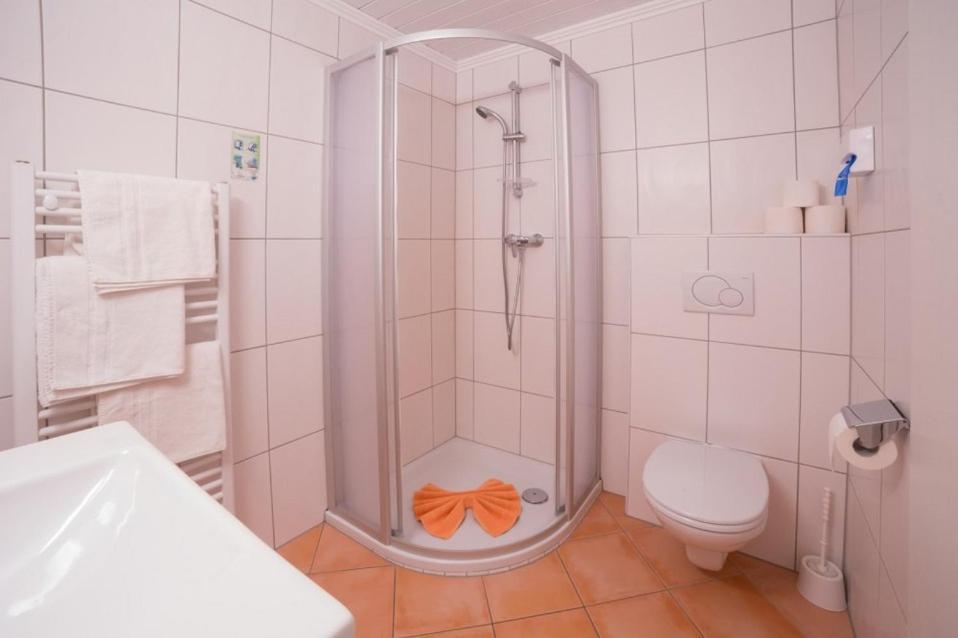 Hotel Neuwirt ブーヘン エクステリア 写真