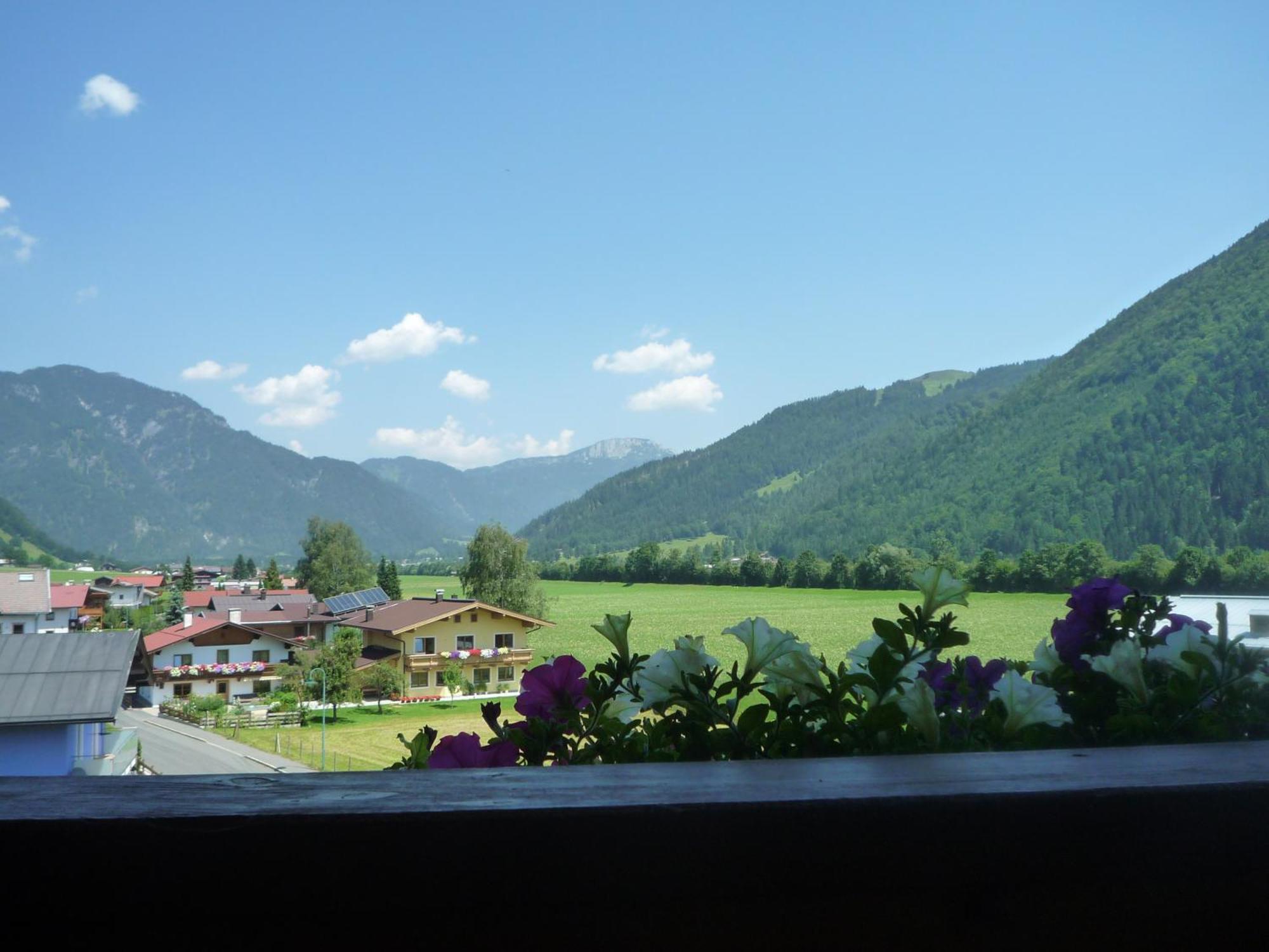 Hotel Neuwirt ブーヘン エクステリア 写真