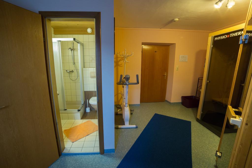 Hotel Neuwirt ブーヘン エクステリア 写真